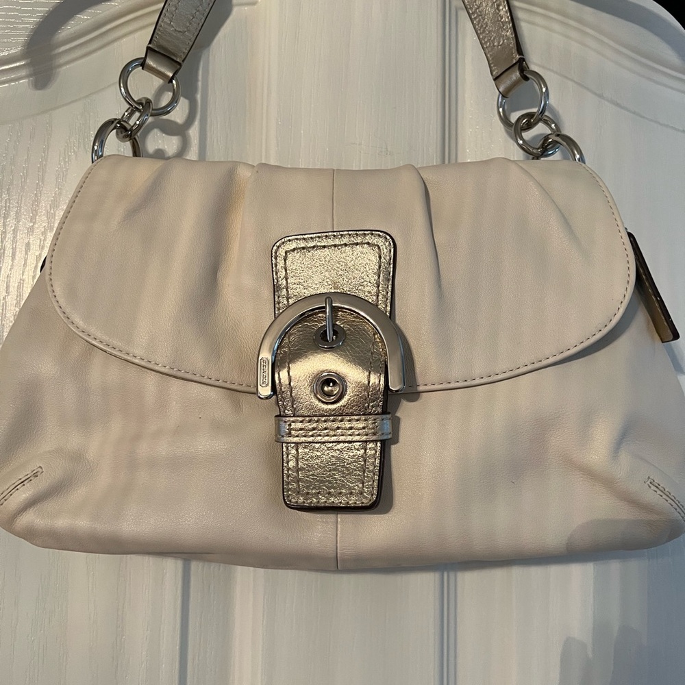 Elegant Cream Leather Shoulder Bag